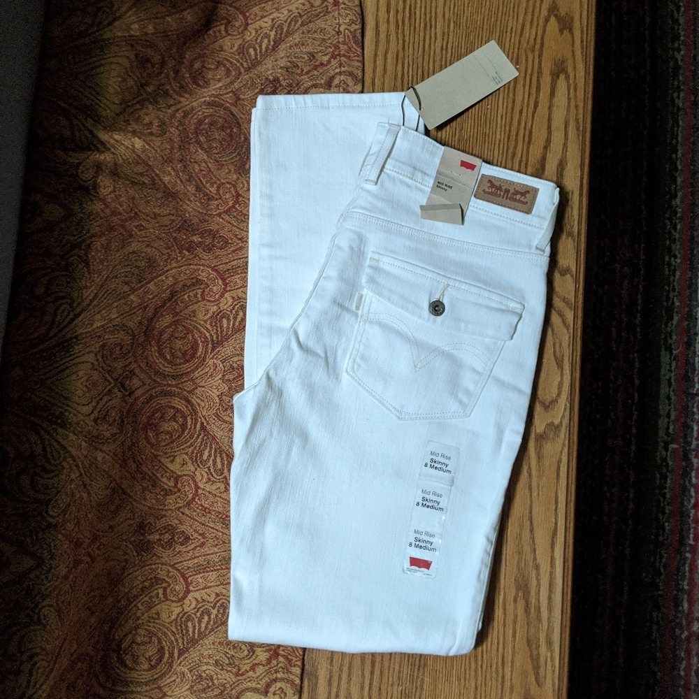 NWT Levi's mid rise skinny jeans.
